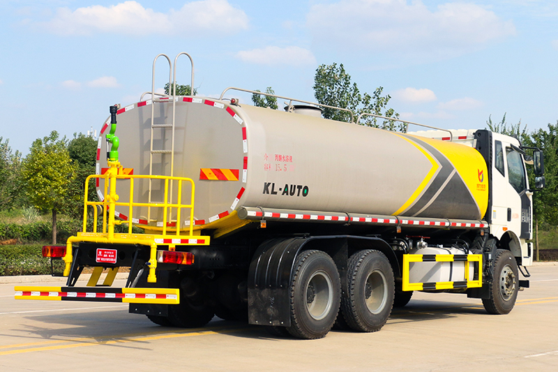 解放后八輪灑水車(18.8方)(選裝30~40米霧炮)