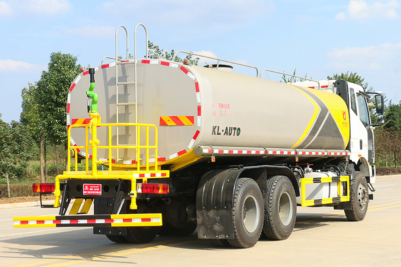 解放后八輪灑水車(18.8方)(選裝30~40米霧炮)