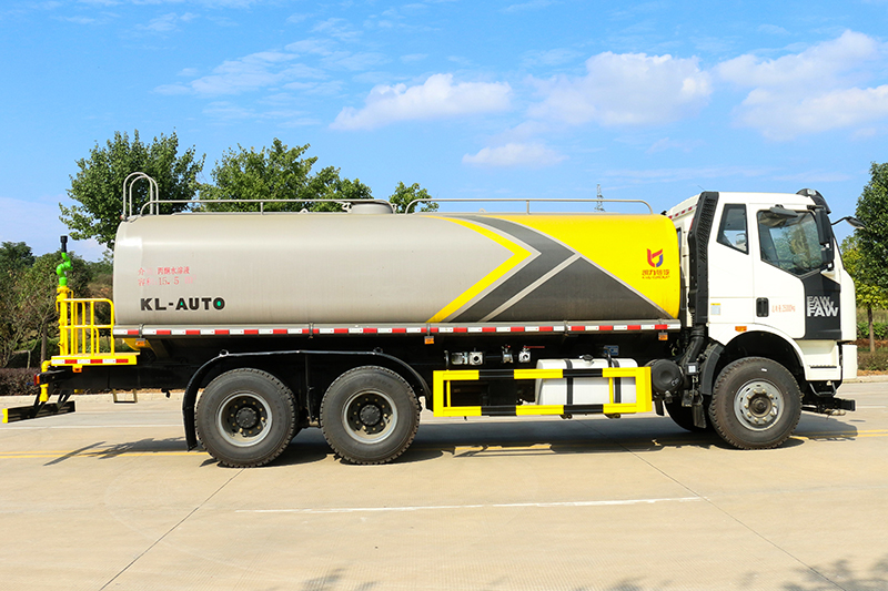 解放后八輪灑水車(18.8方)(選裝30~40米霧炮)