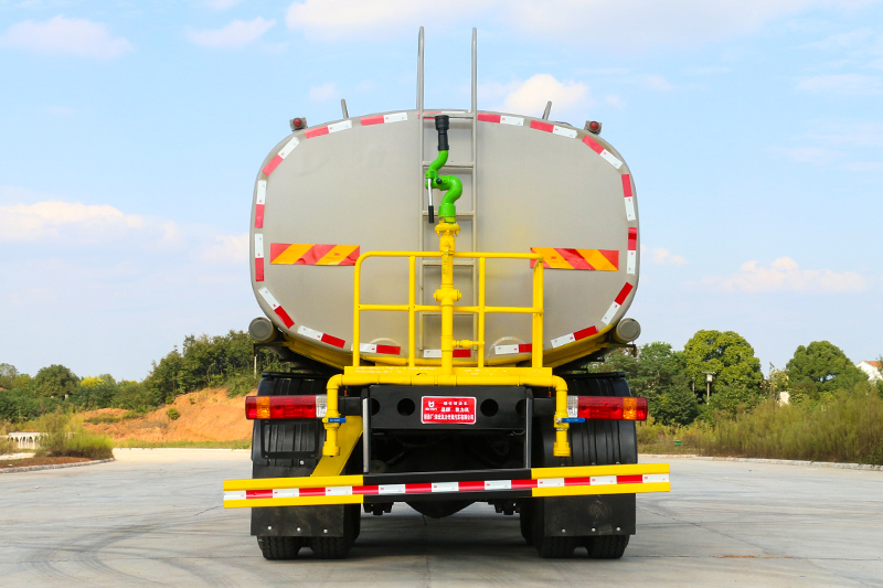 解放后八輪灑水車(18.8方)(選裝30~40米霧炮)