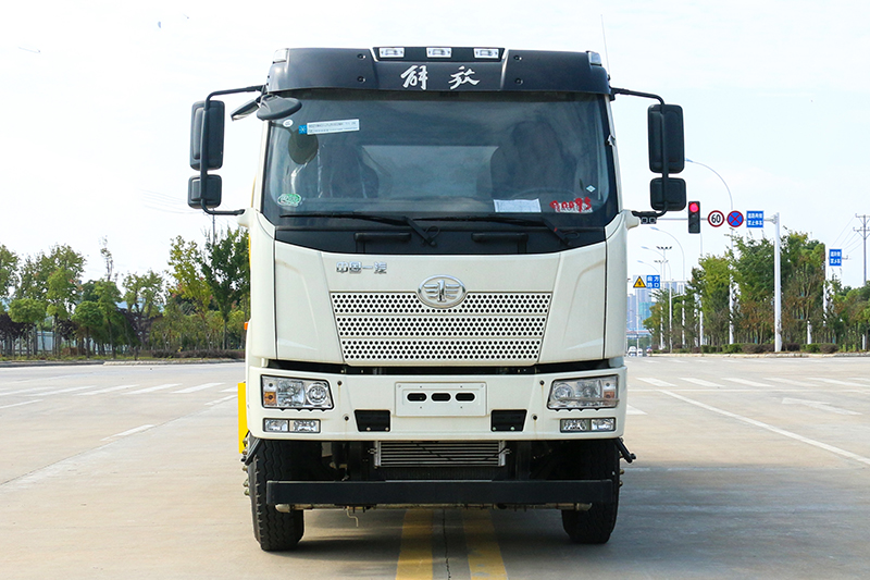 解放后八輪灑水車(18.8方)(選裝30~40米霧炮)