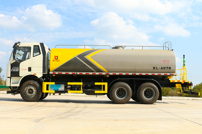 解放后八輪灑水車(18.8方)(選裝30~40米霧炮)