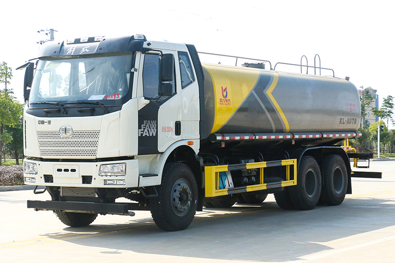 解放后八輪灑水車（18.8方）（選裝30~40米霧炮）