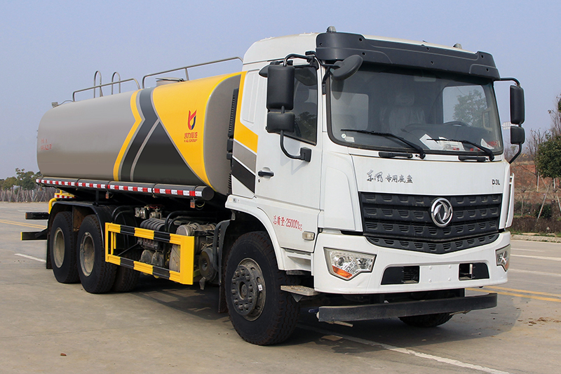 東風專底D3L后八輪灑水車（19.1方）（選裝30~40米霧炮）