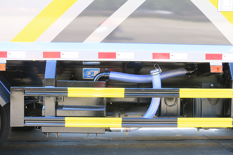 東風小多利卡壓縮式垃圾車(6方)