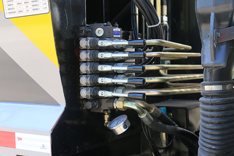 東風小多利卡壓縮式垃圾車(6方)