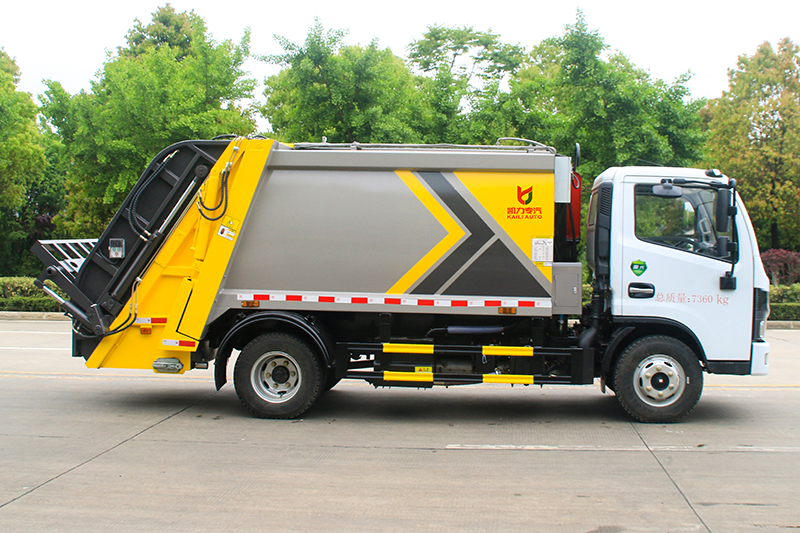 東風小多利卡壓縮式垃圾車(6方)