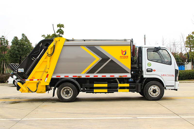 東風小多利卡壓縮式垃圾車(6方)