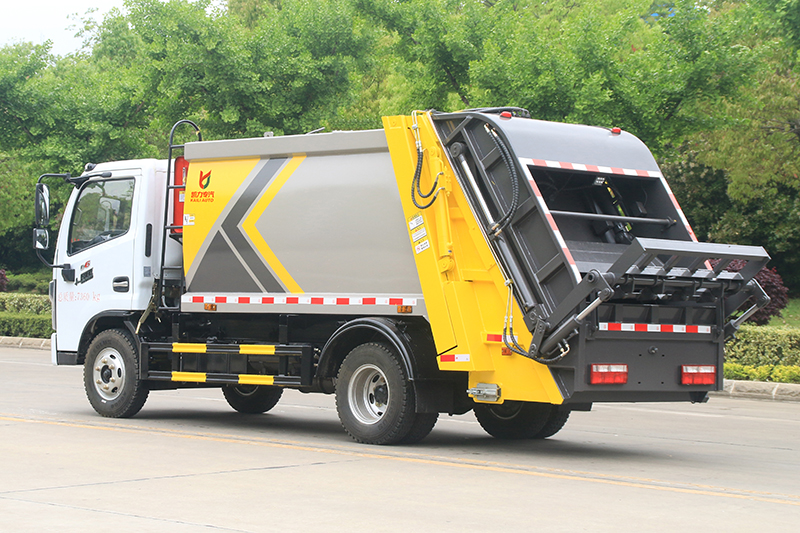 東風小多利卡壓縮式垃圾車(6方)