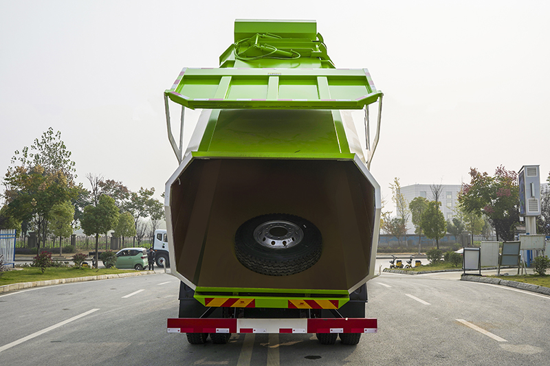 東風(fēng)D9側(cè)裝掛桶垃圾車(chē)（15方）