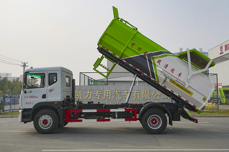 東風(fēng)D9側(cè)裝掛桶垃圾車(chē)（15方）