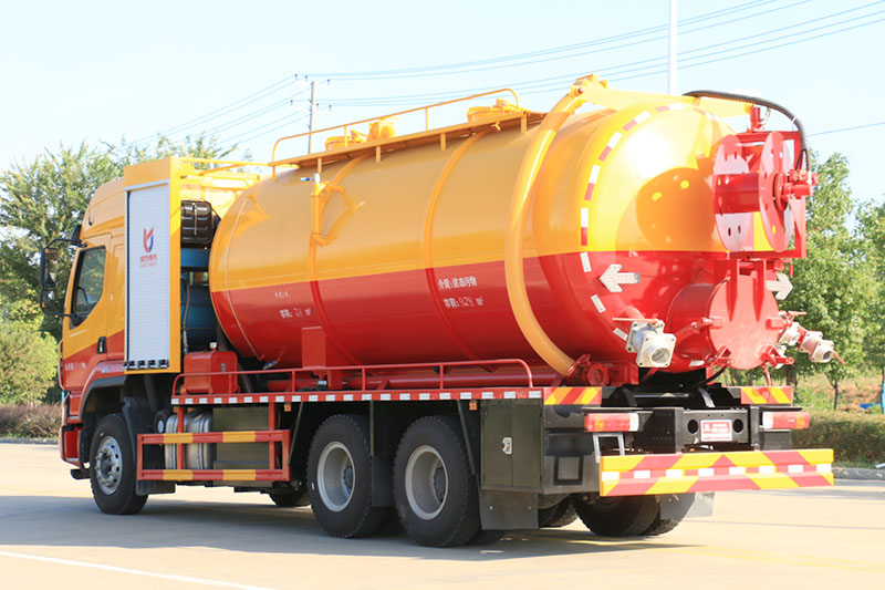 柳汽乘龍后八輪清洗吸污車（一體罐  可加裝副發）（清水  污水21方）