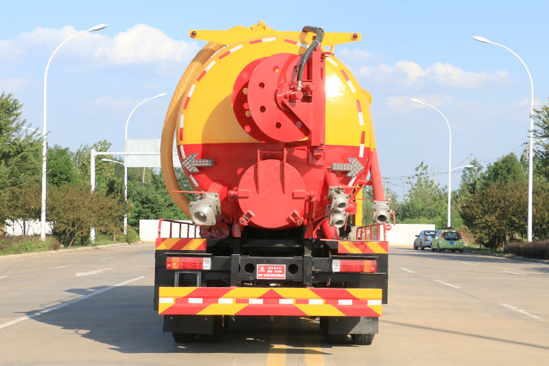 柳汽乘龍后八輪清洗吸污車（一體罐  可加裝副發）（清水  污水21方）