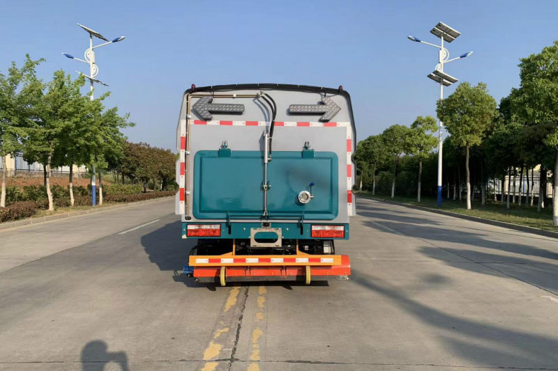 東風(fēng)小多利卡吸塵車（后置吸塵）（1水4塵）