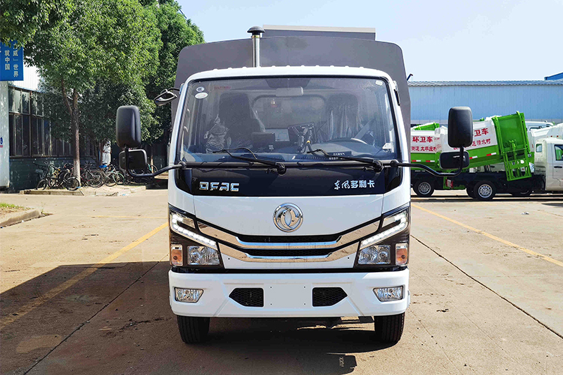 東風(fēng)小多利卡吸塵車（后置吸塵）（1水4塵）