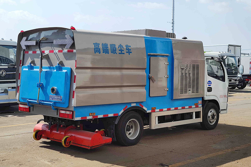 東風(fēng)小多利卡吸塵車（后置吸塵）（1水4塵）