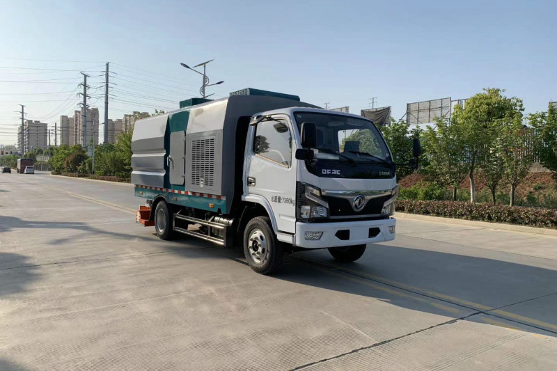 東風(fēng)小多利卡吸塵車（后置吸塵）（1水4塵）